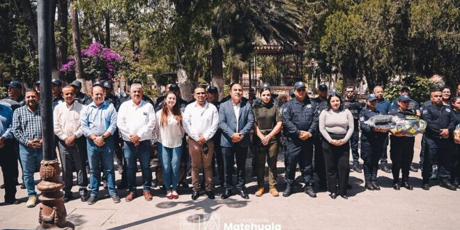 GOBIERNO MUNICIPAL ENTREGA UNIFORMES A POLICÍA MUNICIPAL Y DE VIALIDAD ...